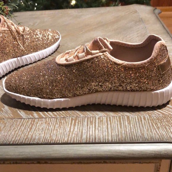 Rose gold bling tennis shoes  Size 10 - Picture 3 of 4